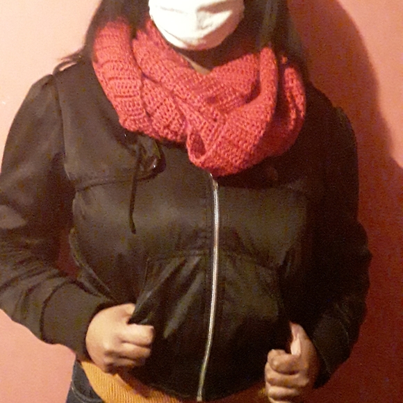 NWOT handmade red infinity scarf - Picture 4 of 4